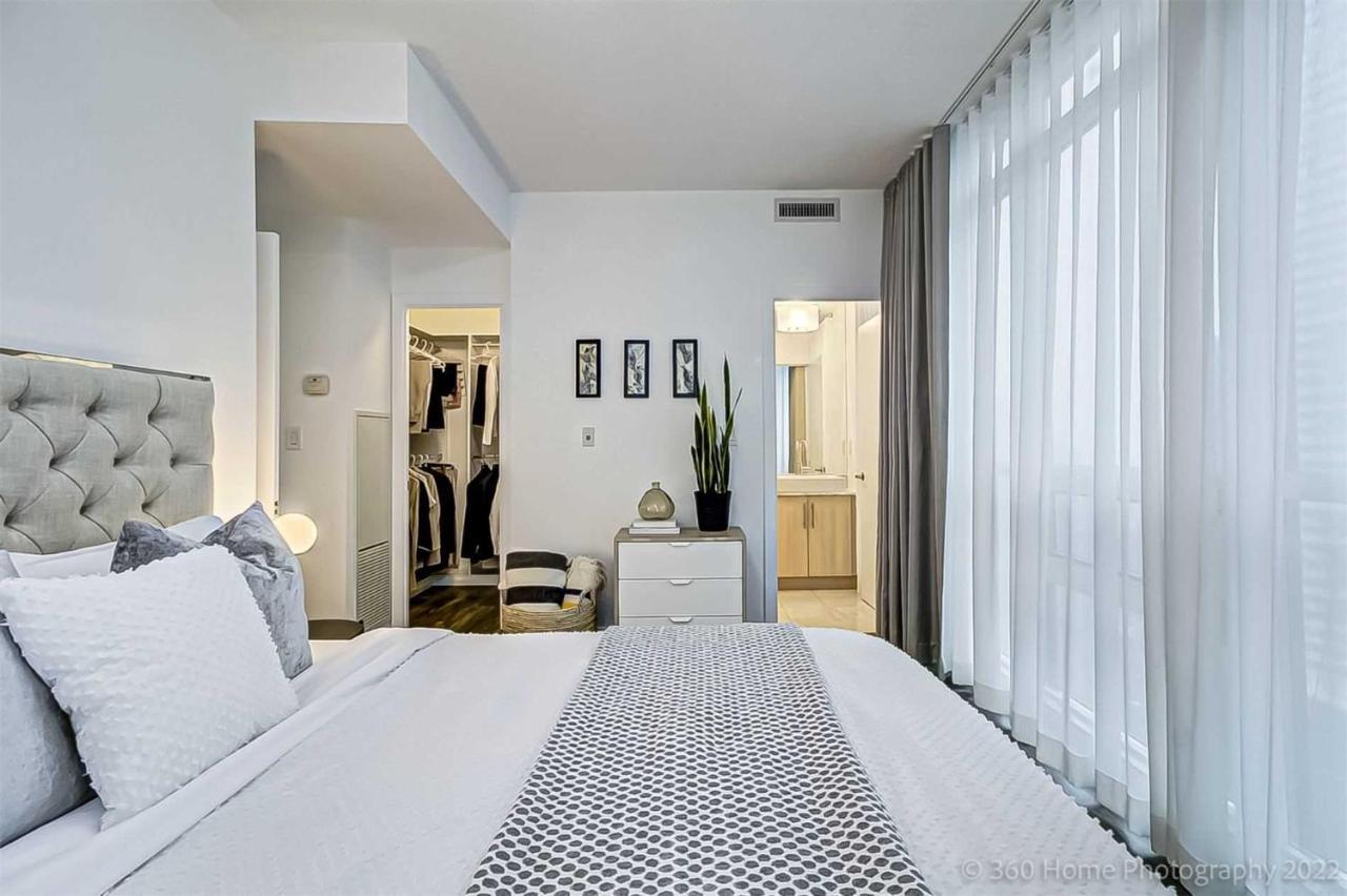 Prime Location - Stunning 2-Bdrm Condo Toronto Exterior foto